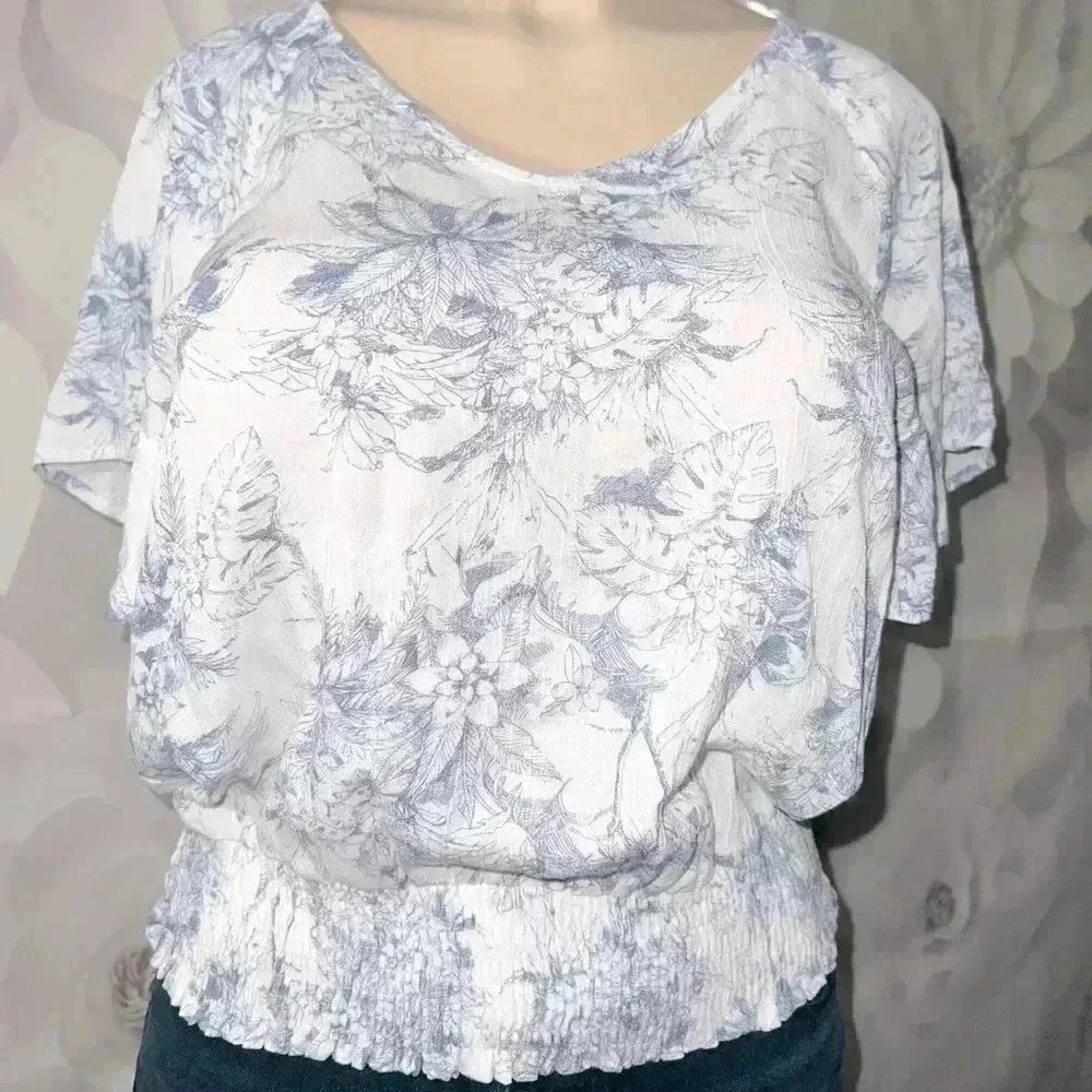 Paper Crane Women’s Short Sleeve Ruffled Blouse